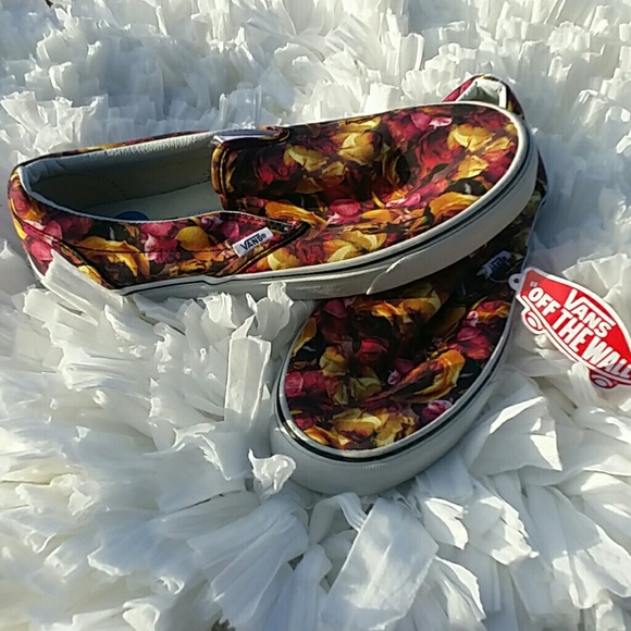 ❌SOLD❌ Vans Floral Digi Roses ❌SOLD❌ - Picture 3 of 6